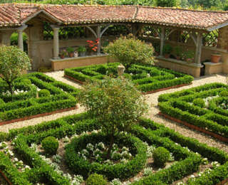 Thiré, le jardin du bâtiment