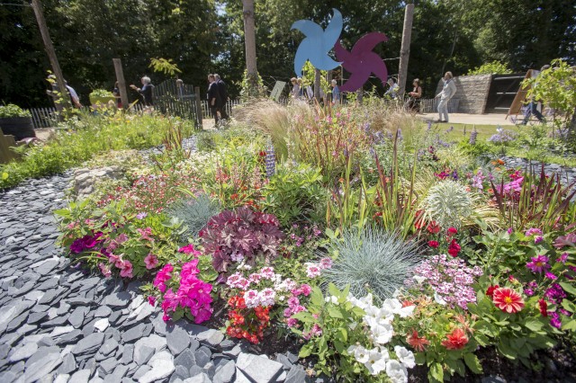 Inauguration des jardins d’expression, 2e édition, dans le potager du domaine de Pignerolle